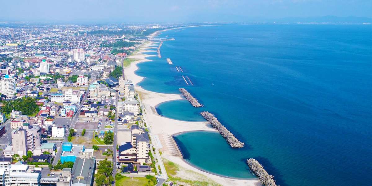 鳥取県米子市の皆生温泉に広がる海水浴場