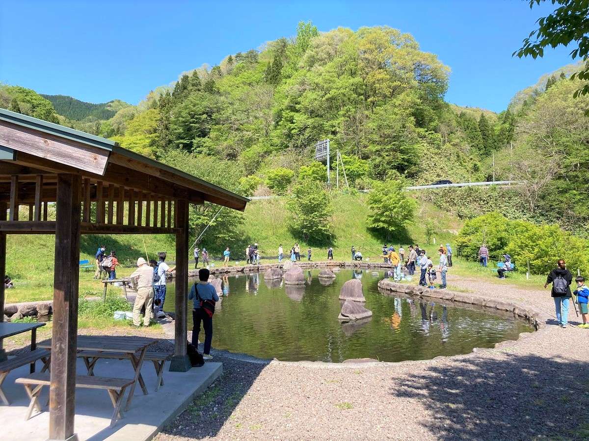 島根県飯南町_水遊びスポット_無料_子ども_釣り堀_やまめ渓