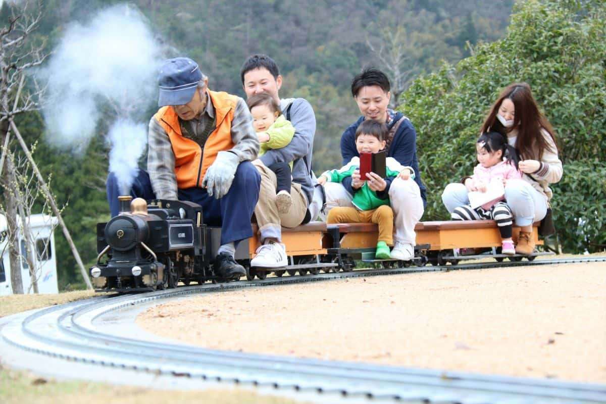 ミニSLの乗車体験が人気の『やずミニSL博物館やずぽっぽ』