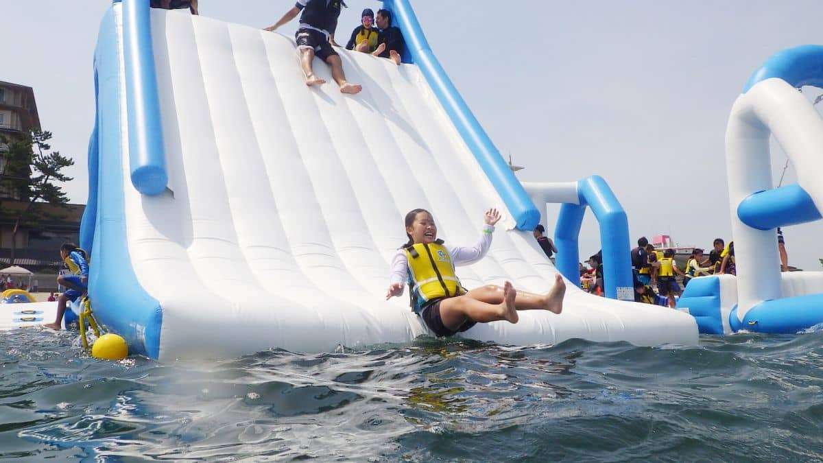 島根県浜田市イベント_海水浴場_海上アスレチック_海神_カイジン_料金_開催時期_子ども