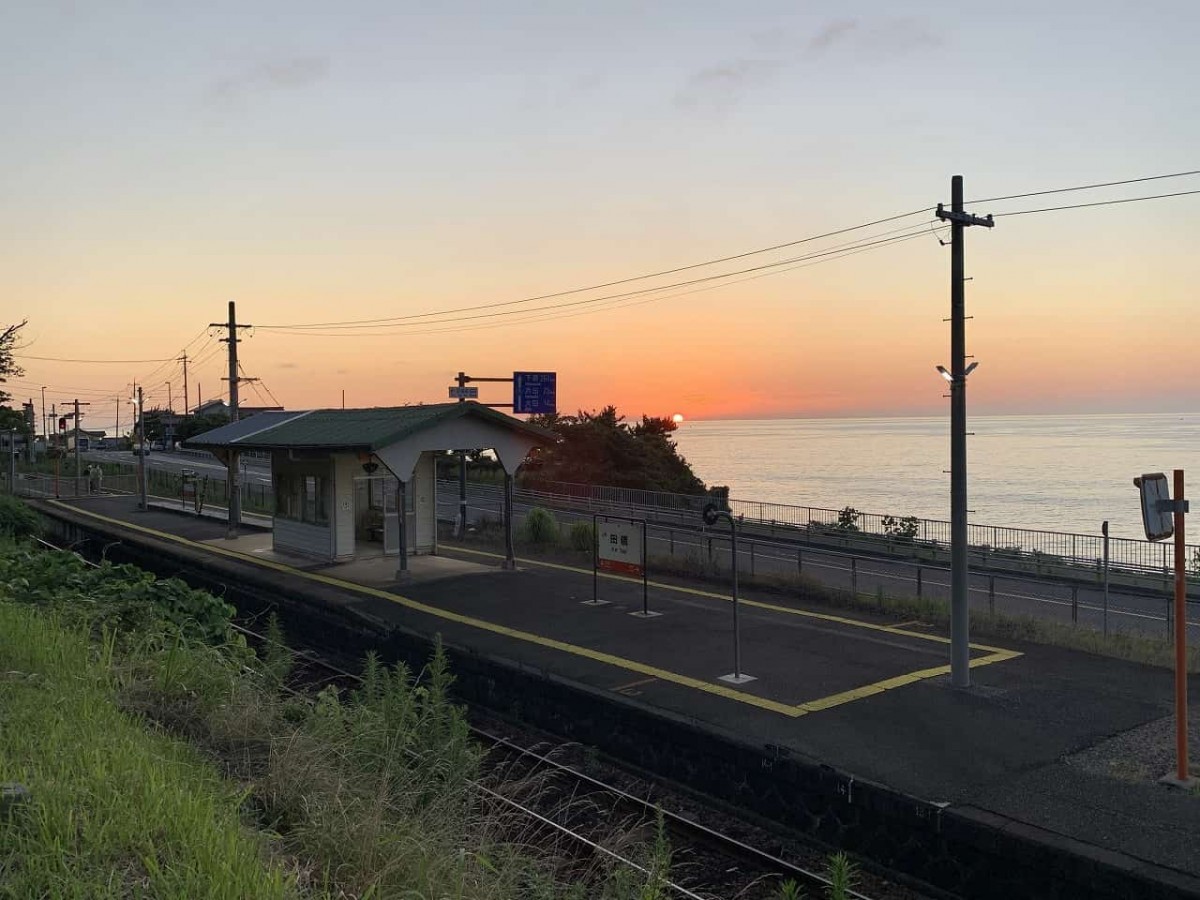 島根県出雲市_田儀駅_夕日_フォトスポット_ドライブ_海の見える駅_おすすめ