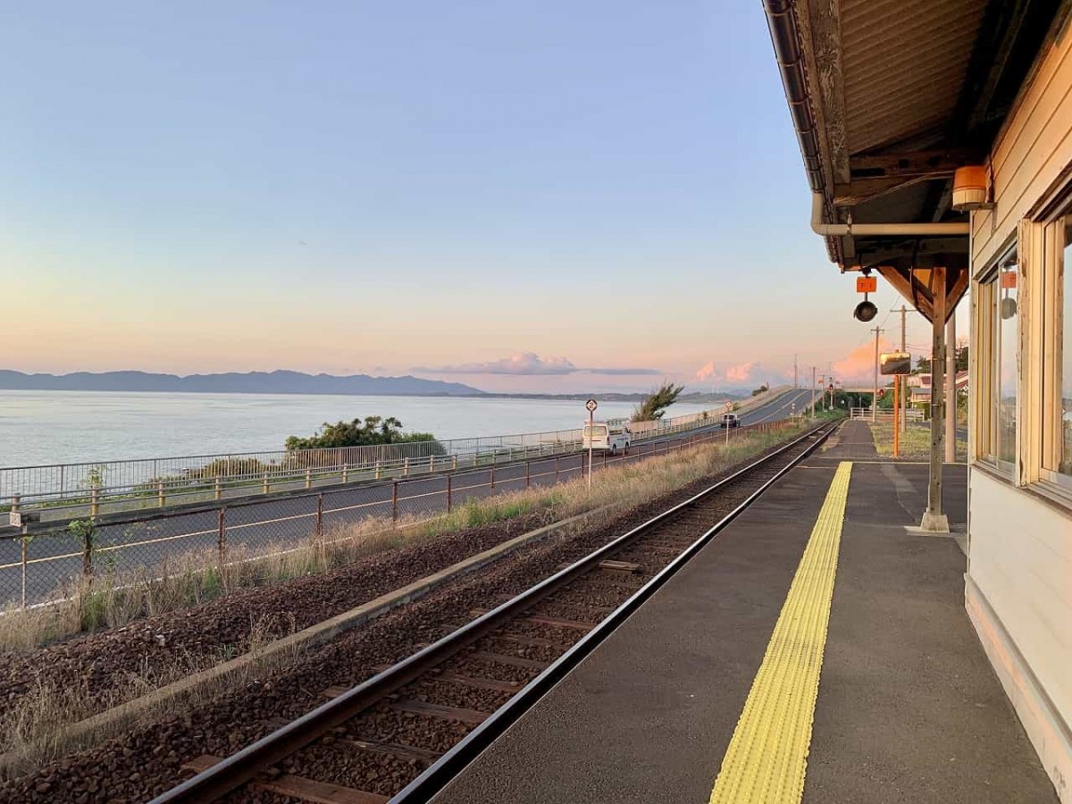 島根県出雲市_田儀駅_夕日_フォトスポット_ドライブ_海の見える駅_おすすめ