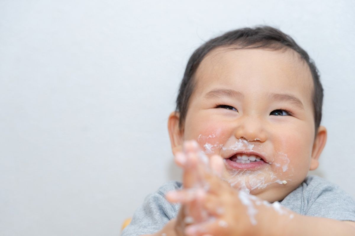 離乳食を食べる赤ちゃん