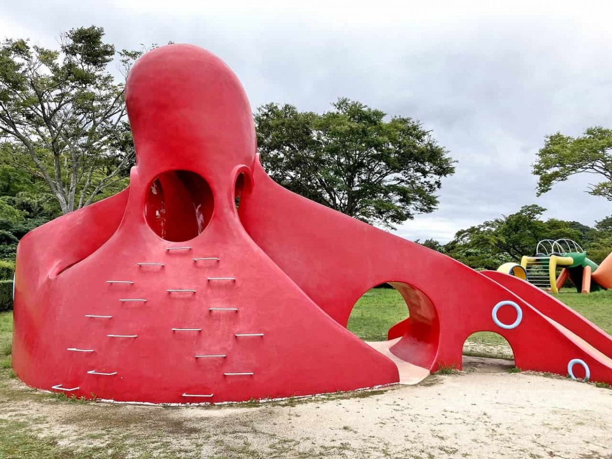 島根県益田市_公園_子ども連れ_お出かけ_浜田市旭運動園_駐車場_すべり台