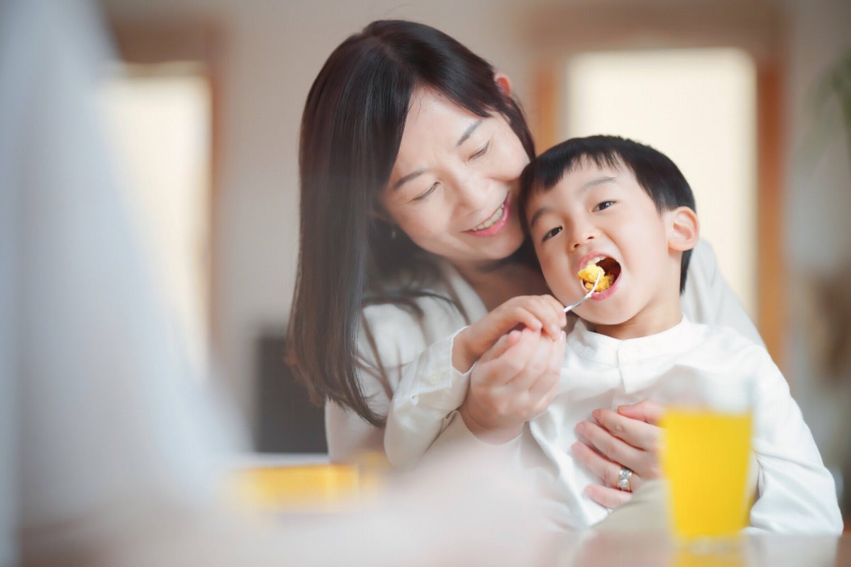 子どもの食事イメージ