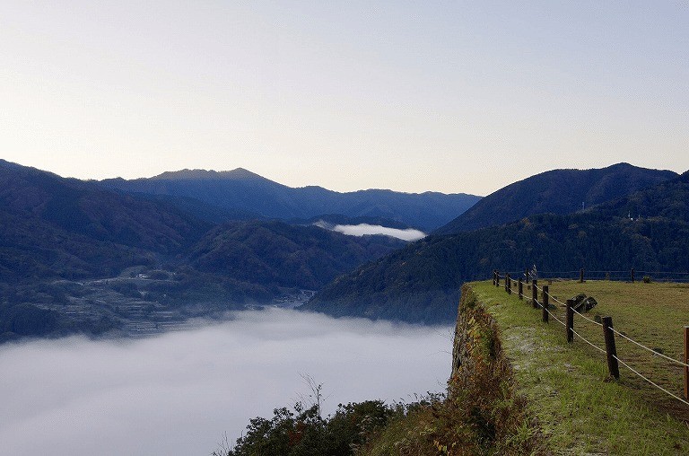 島根県津和野町の観光名所『津和野城跡』で見られる雲海の景色