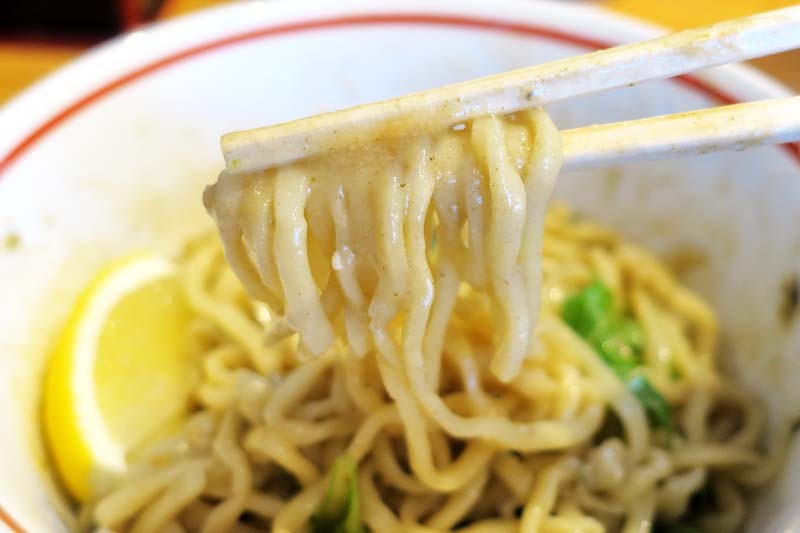 鳥取県倉吉市の人気ラーメン店『麺屋TASUKU』の「牡蠣のまぜそば」