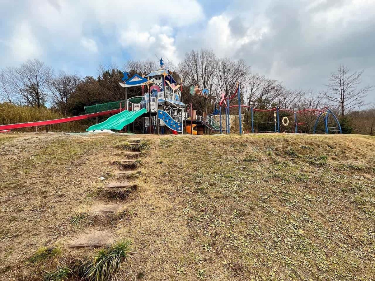 松江総合運動公園の中にある子ども広場の様子