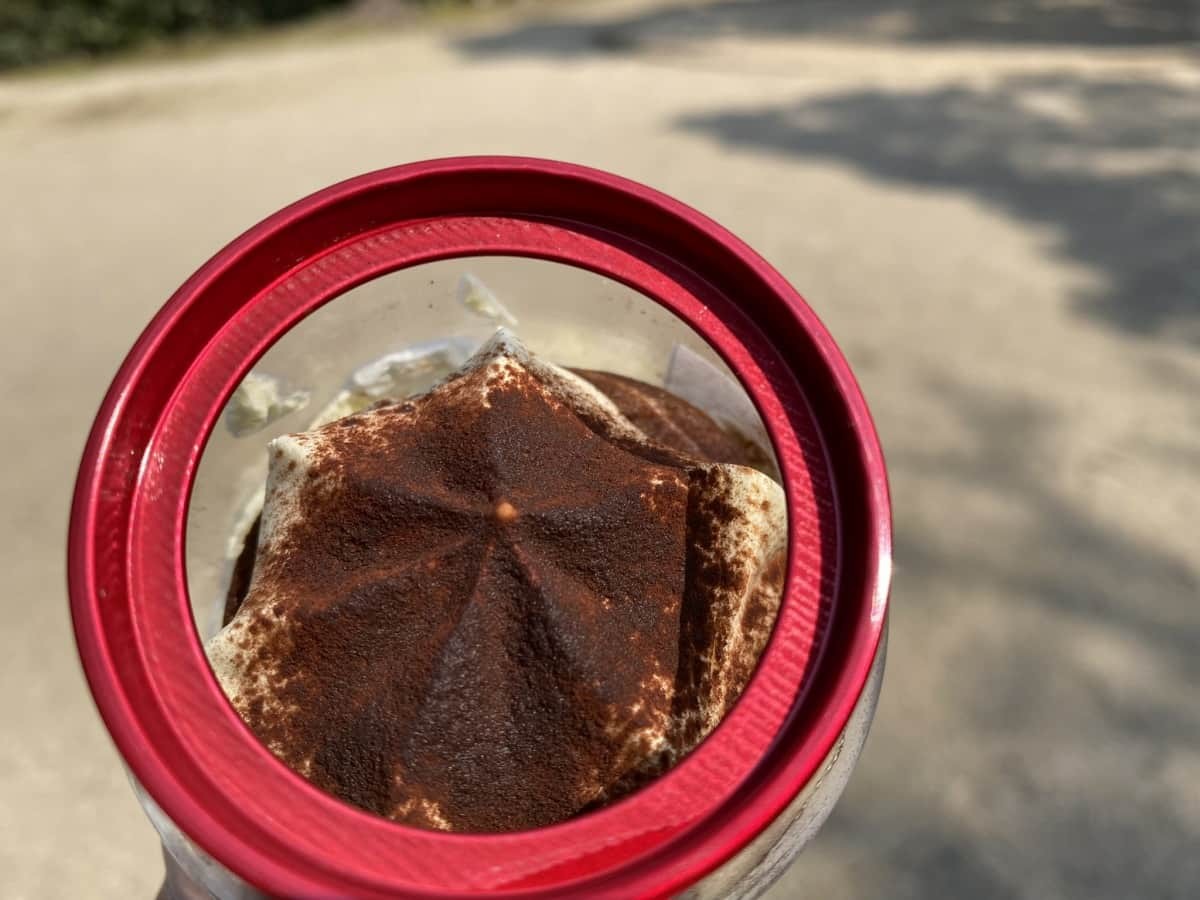 島根県出雲市のおしゃれカフェ『カフェレオン』前にある自販機で販売されているパフェ缶