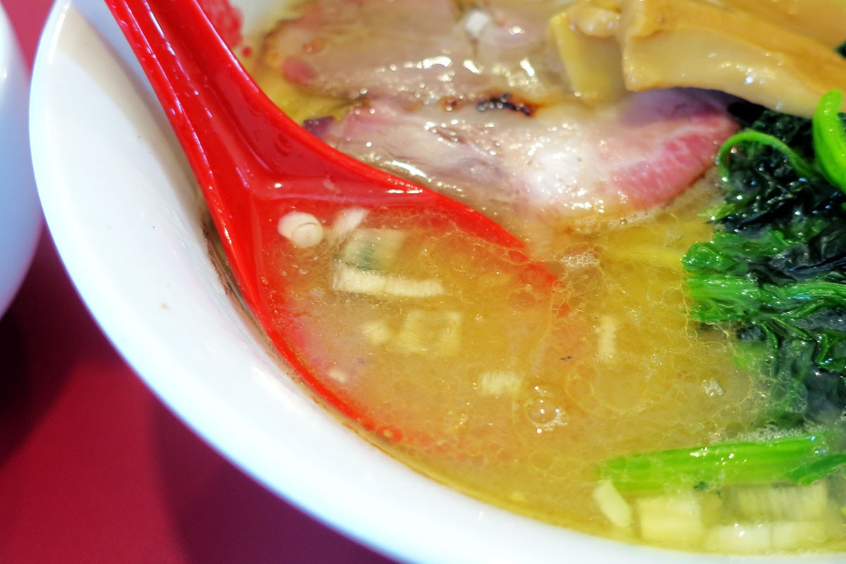 島根県松江市のJR松江駅近くにある家系ラーメン店『シノカンnoodle』の「塩豚骨ラーメン」