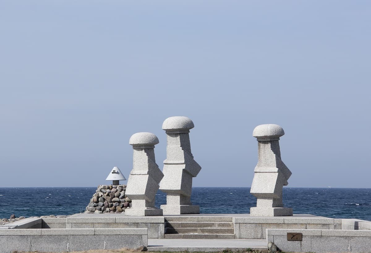 鳥取県琴浦町にある穴場観光スポット『波しぐれ三度笠』の様子