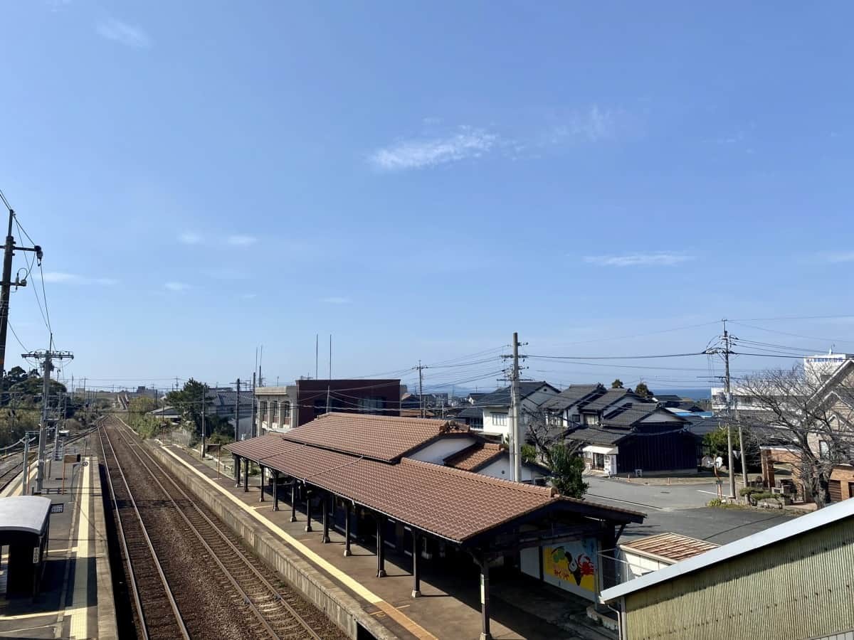 鳥取県大山町にある山陰最古の駅舎『御来屋駅』の様子