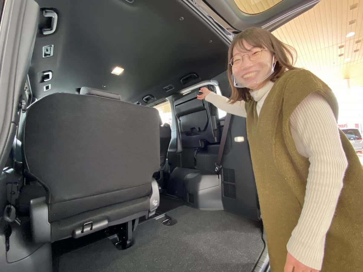 トヨタの新型ノアの荷室の様子