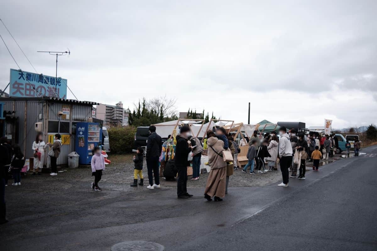 島根県松江市で毎月開催されている朝市「朝酌おはようございますモーニングマーケット（あおむむ）」の現地の様子