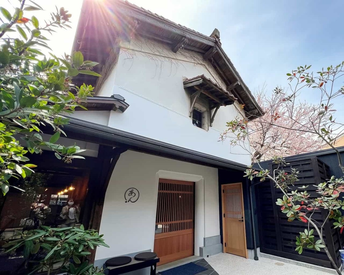 島根県出雲市の『坂根屋本店カフェあん』の外観の様子