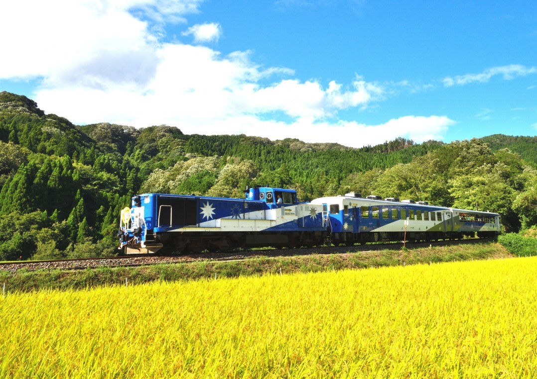 走行中のJR木次線のイメージ