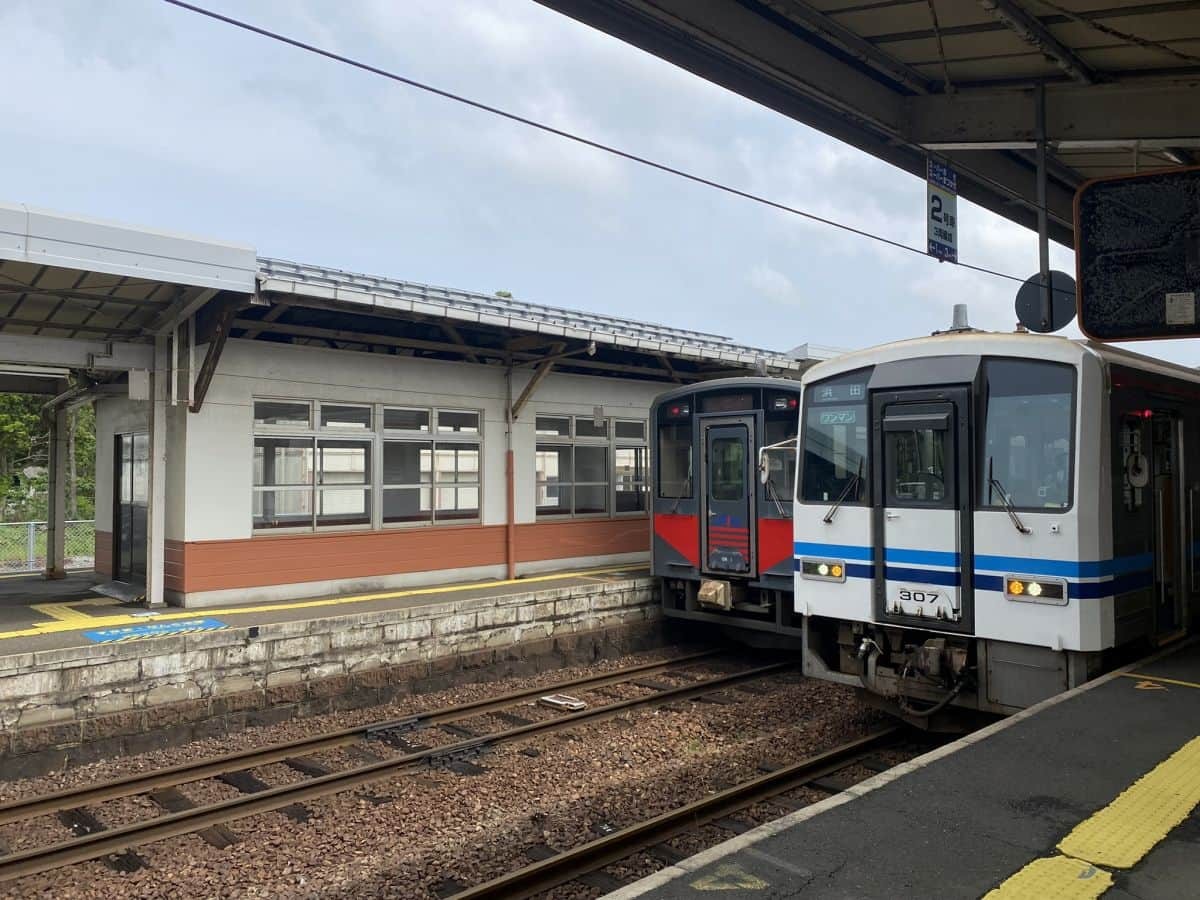 島根県大田市にあるJR山陰本線の大田市駅の構内の様子