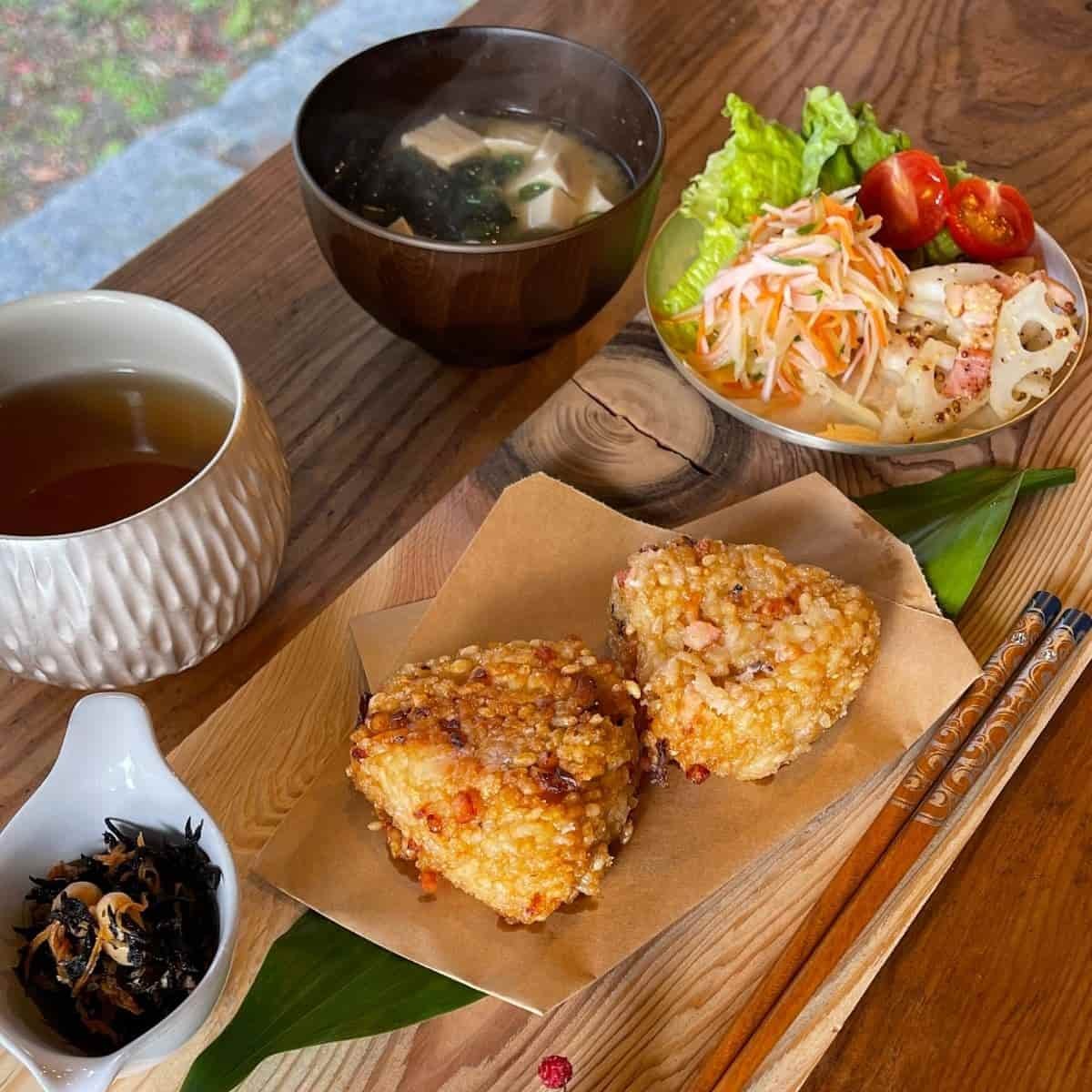 島根県出雲市に『ミツトリヒトギ』の「揚げおにぎりランチ」