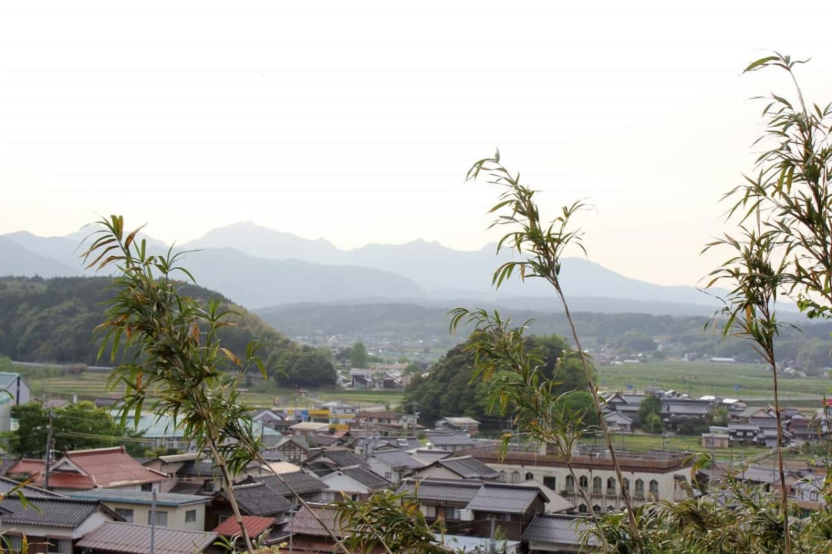 鳥取県倉吉市の関金温泉の足湯周辺の様子