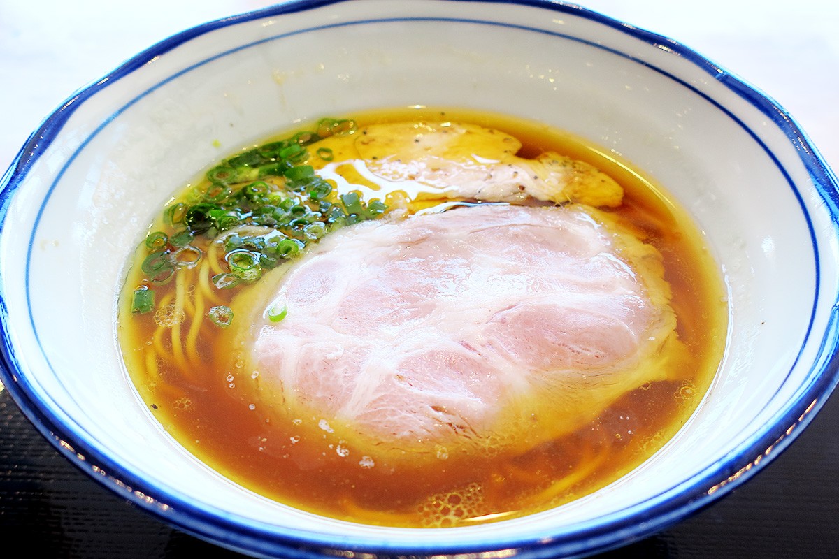 島根県雲南市の「福乃珈琲」の人気メニュー「麺や福吉のラーメン」