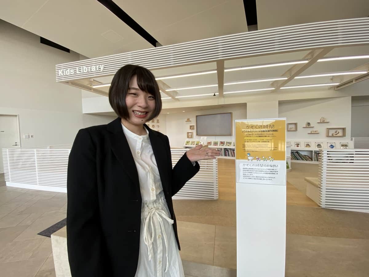 ワークショップの詳細を教えてくれる島根県立美術館の学芸員さん