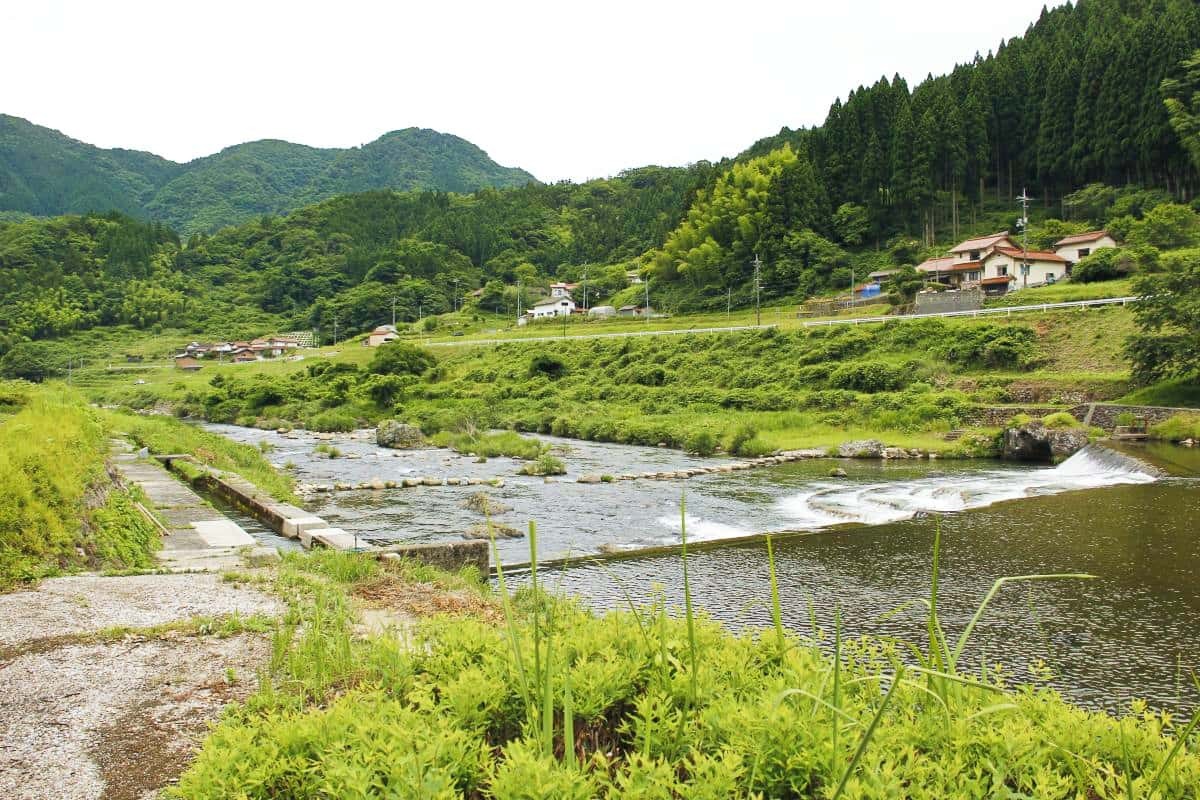 島根県出雲市佐田町にある子連れお出かけスポット『飯の原農村公園 吉栗の郷』の川遊びスペース