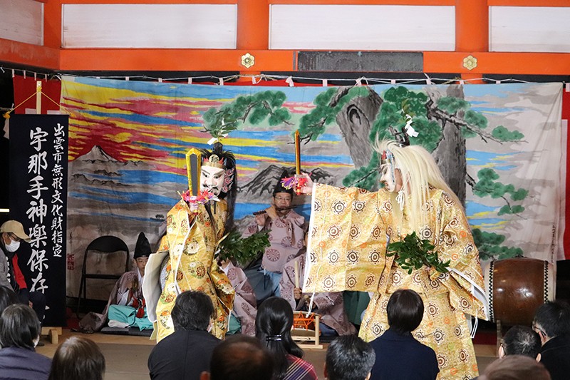 島根県出雲市の注目イベント「出雲神楽定期公演」の様子