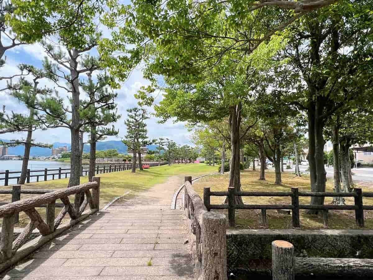 鳥取県東伯郡湯梨浜町にある『東郷湖羽合臨海公園（浅津地区）』の様子