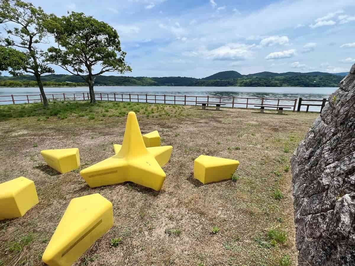 鳥取県東伯郡湯梨浜町にある『東郷湖羽合臨海公園（浅津地区）』の様子