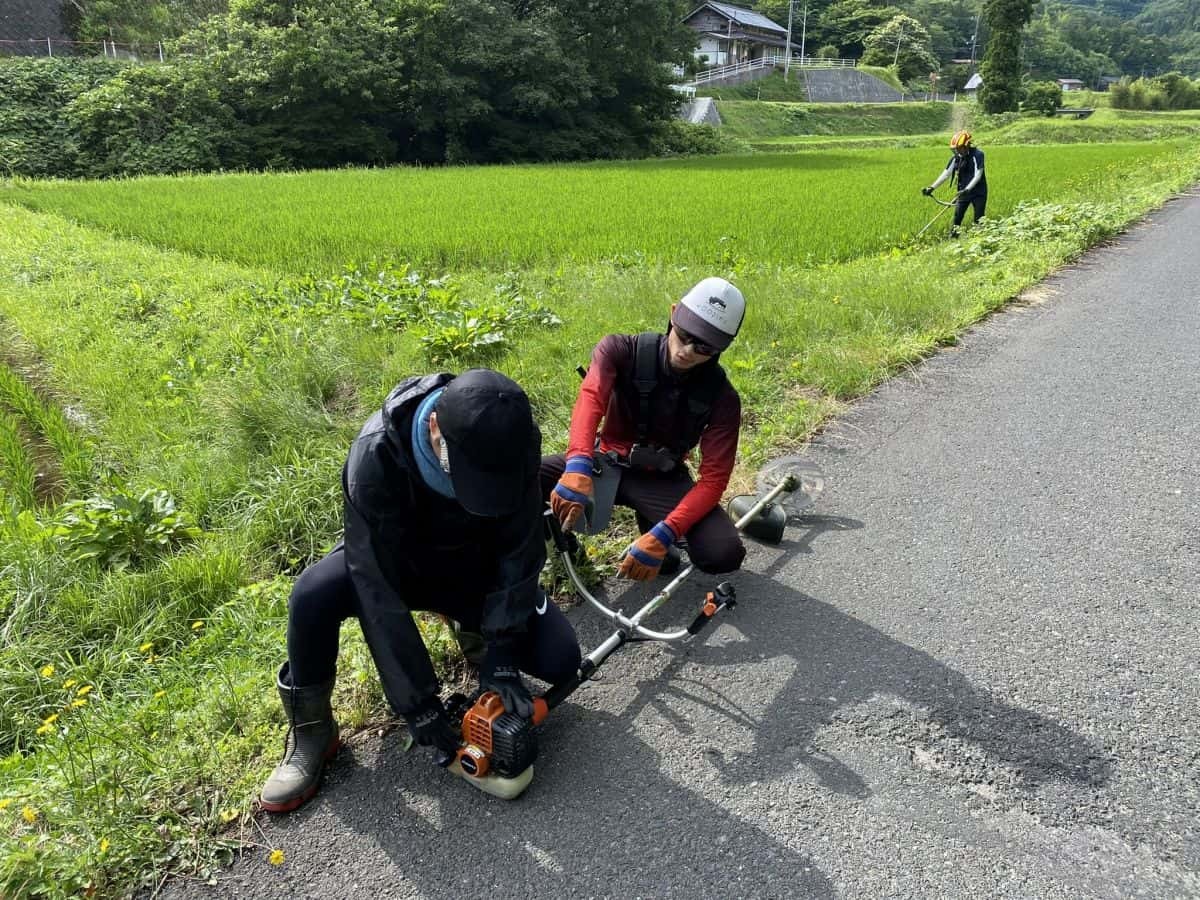 島根県雲南市吉田町で行われた草刈りイベント「草刈り応援隊」の様子