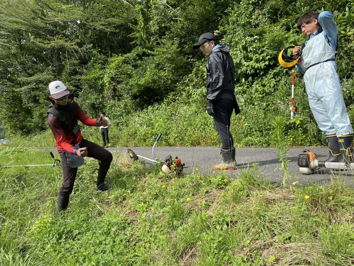 島根県雲南市吉田町で行われた草刈りイベント「草刈り応援隊」の様子