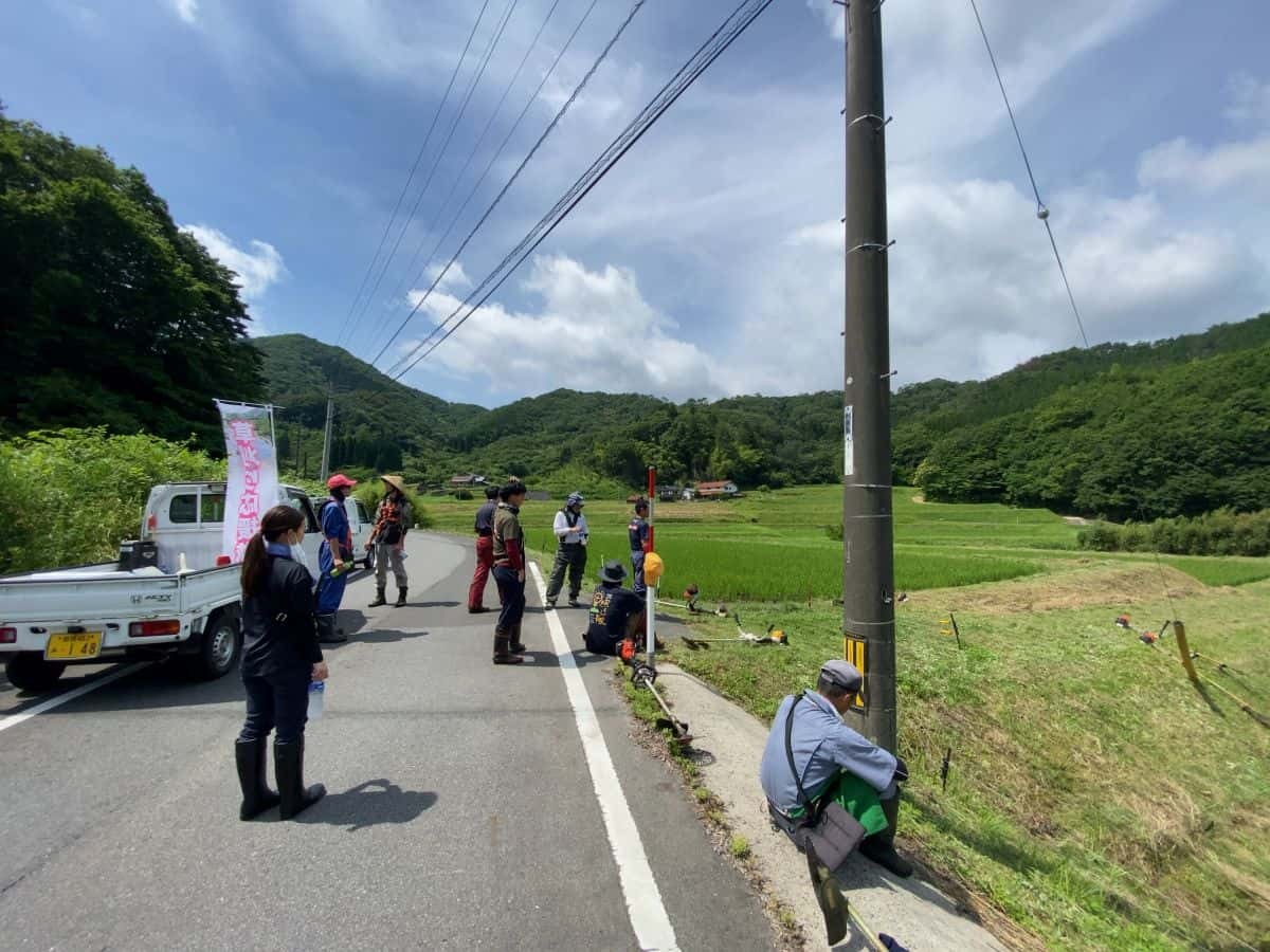 島根県雲南市吉田町で行われた草刈りイベント「草刈り応援隊」の様子