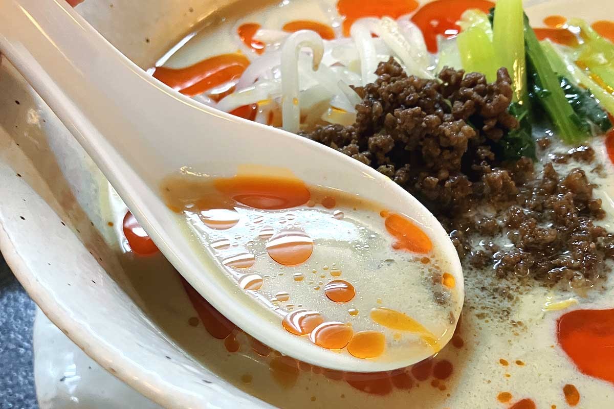 松江駅近くの人気中華料理店『中華酒房そら』の担々麺