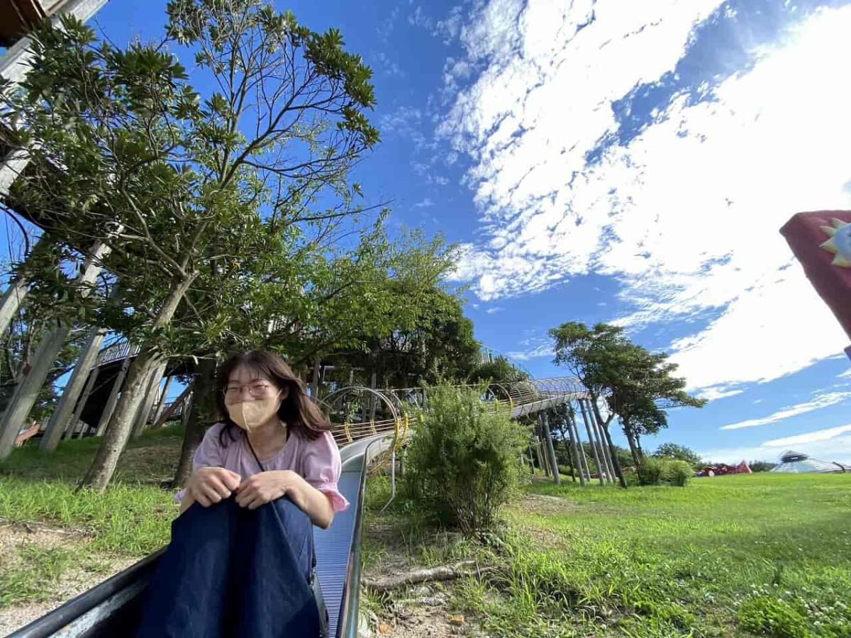 島根県江津市のレジャースポット『島根県立しまね海洋館アクアス』に隣接する公園「アクアスランド」の様子