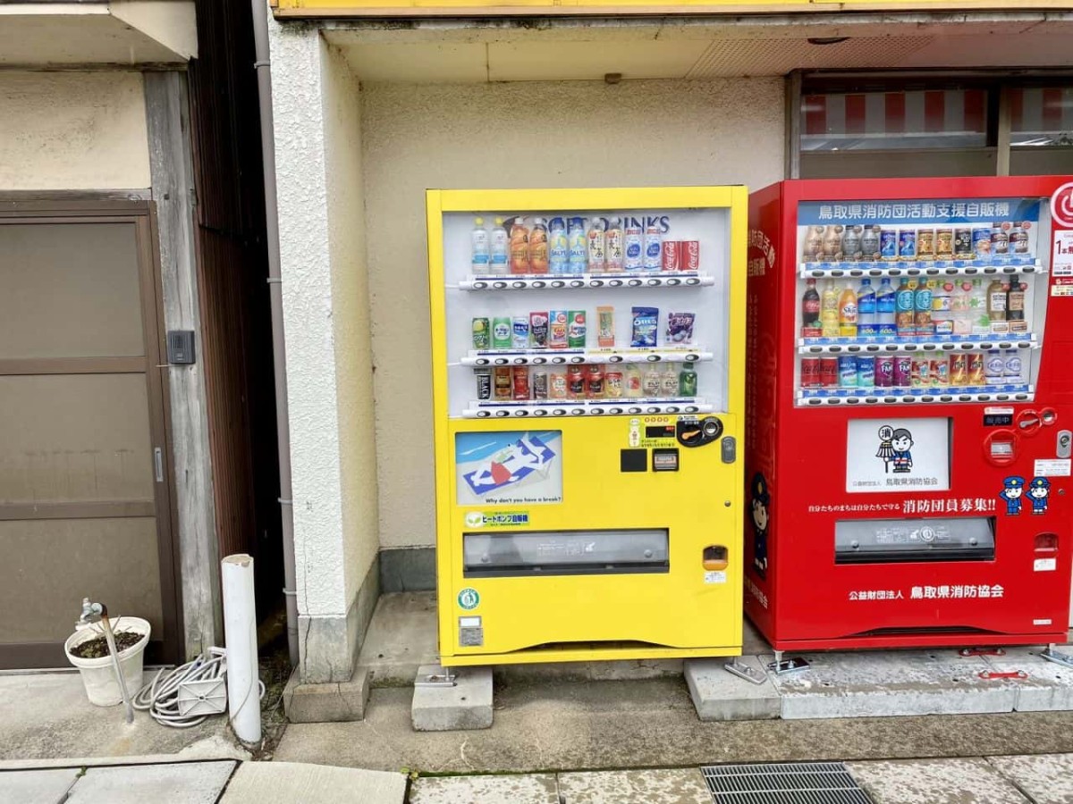 鳥取県湯梨浜町で見つけたお菓子「オレオ」を売ってる自販機