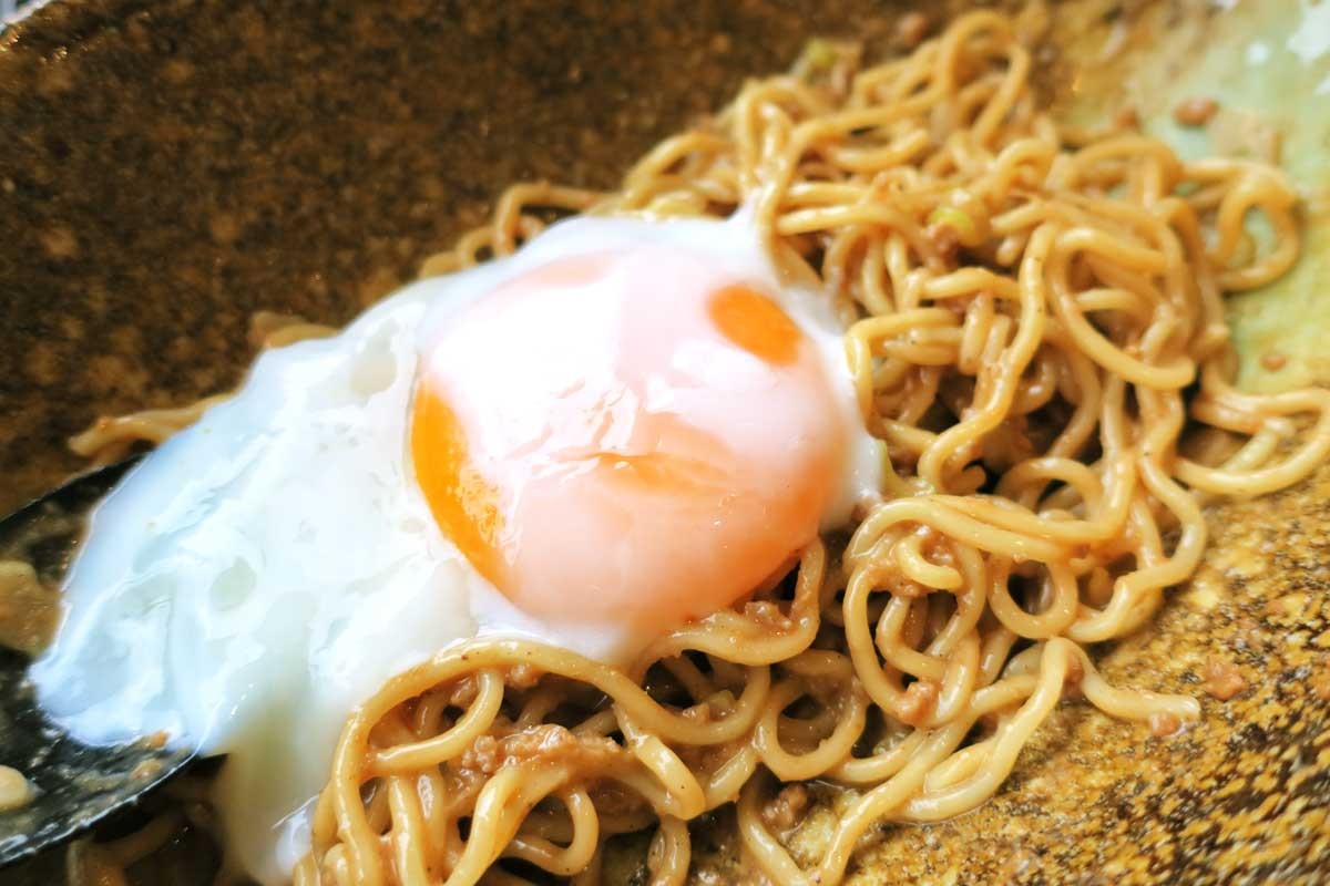 島根県益田市のラーメン店『中華そば くにまつ 益田店』のおすすめメニュー「汁なし担担麺」