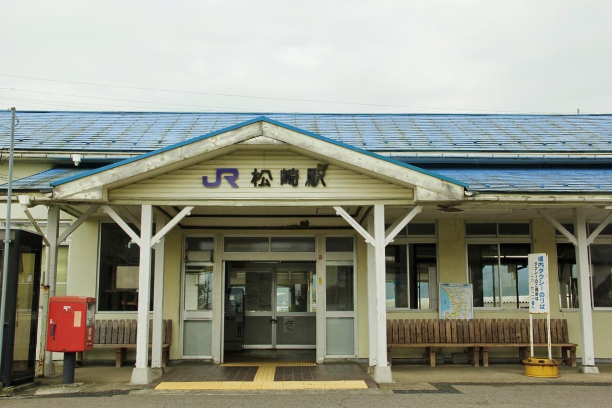 鳥取県湯梨浜町・東郷温泉の玄関口・松崎駅の駅舎