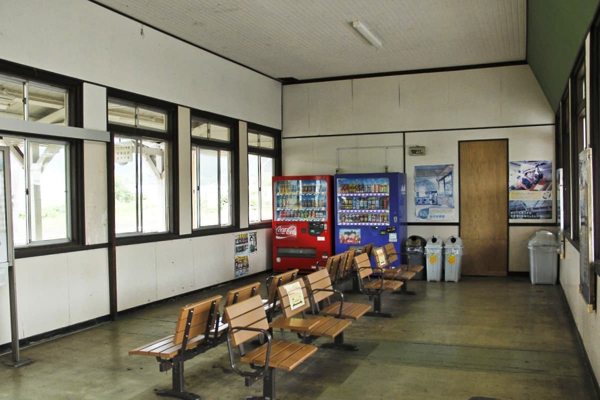 鳥取県湯梨浜町・東郷温泉の玄関口・松崎駅の待合室