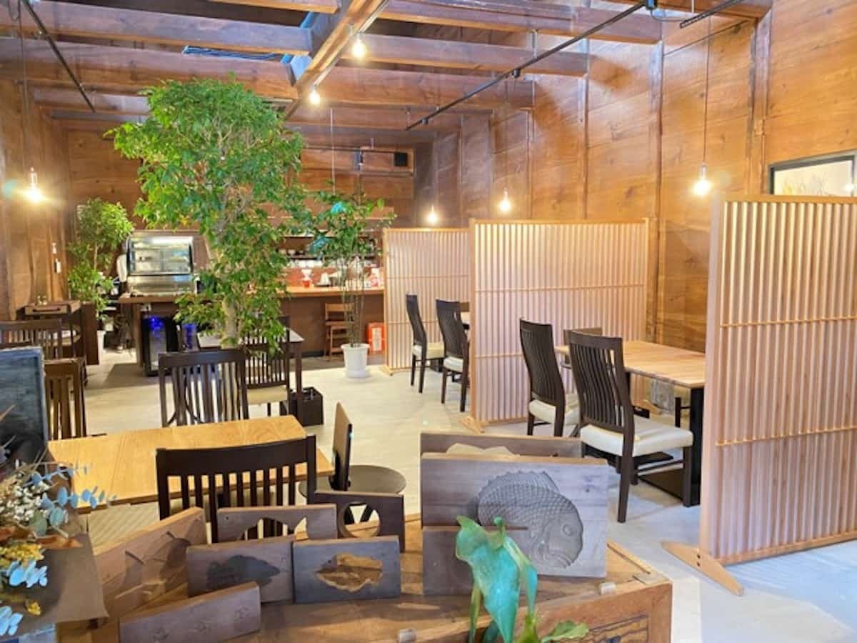 島根県出雲市の『坂根屋本店カフェあん』の店内