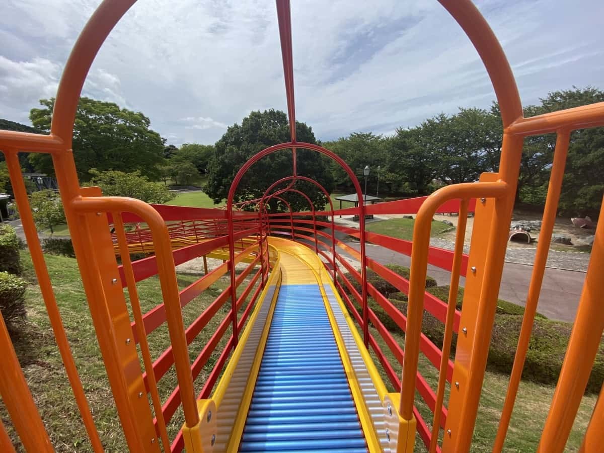 島根県浜田市のおすすめ公園『ゆうひ公園（道の駅ゆうひパーク浜田）』のローラー滑り台