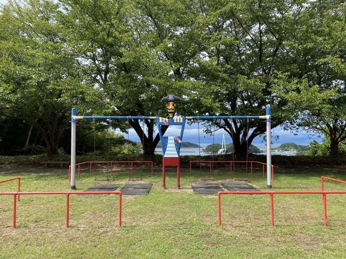 島根県浜田市のおすすめ公園『ゆうひ公園（道の駅ゆうひパーク浜田）』のブランコ