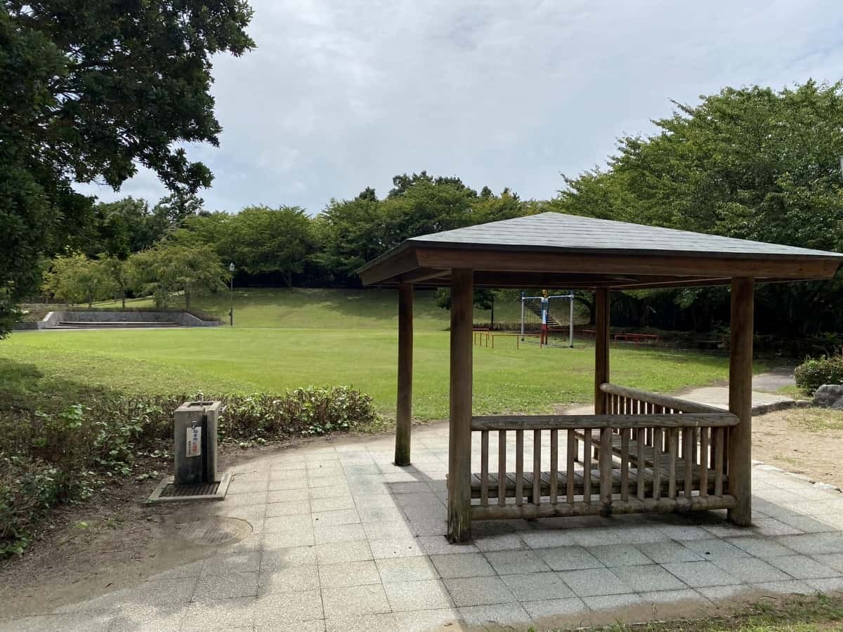 島根県浜田市のおすすめ公園『ゆうひ公園（道の駅ゆうひパーク浜田）』の芝生広場