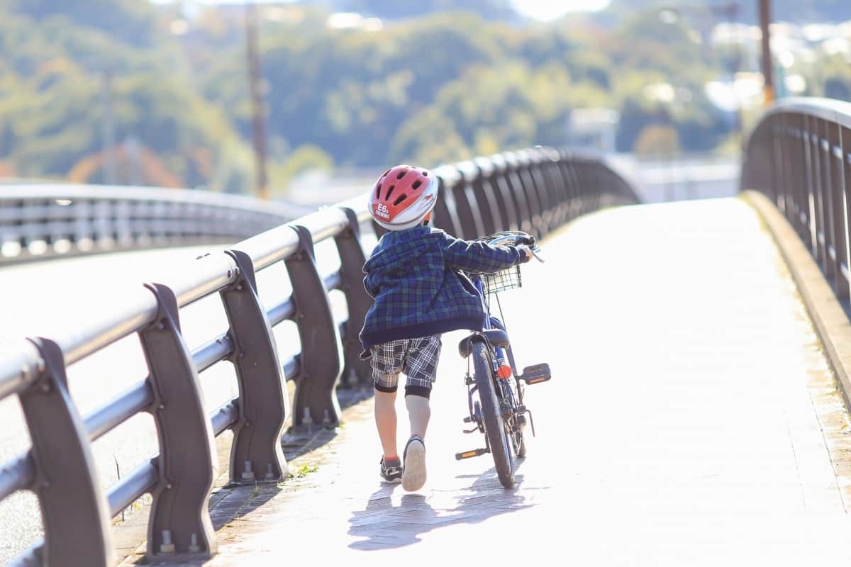 子どもの自転車練習のイメージ