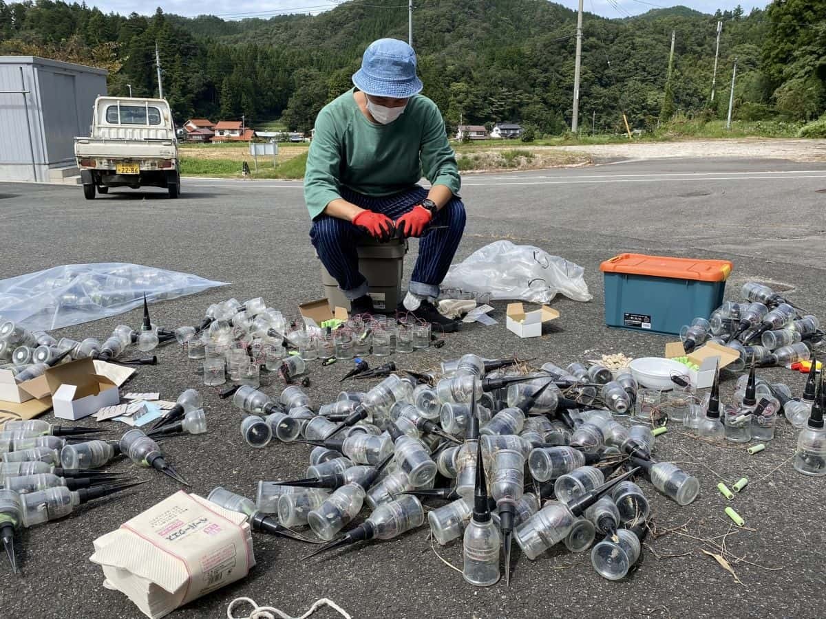 島根県奥出雲町の追谷地区で開催されるライトアップイベント「たたらの灯」の準備中の様子