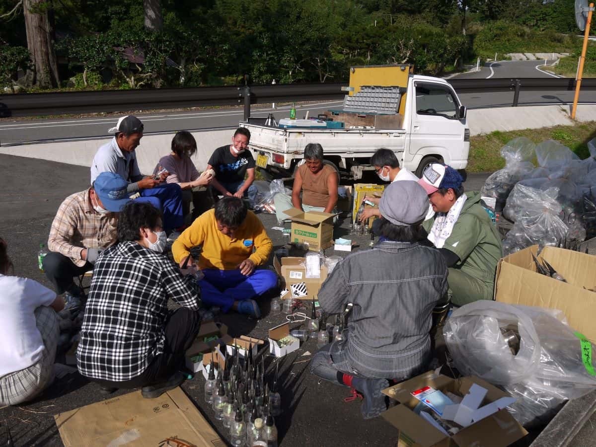 島根県奥出雲町の追谷地区で開催されるライトアップイベント「たたらの灯」の準備中の様子