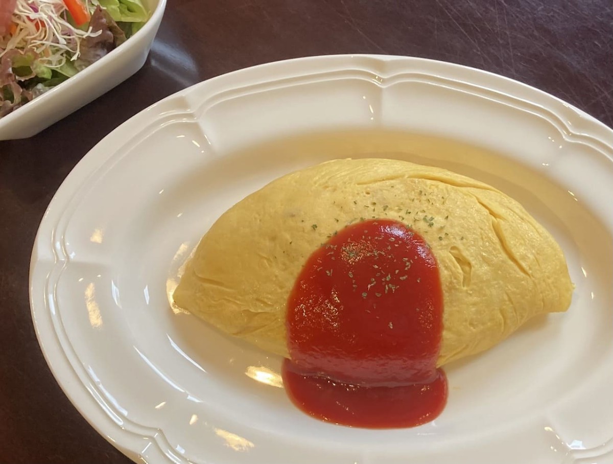 島根県松江市にある「グランカフェF東津田店」の昔ながらのオムライス