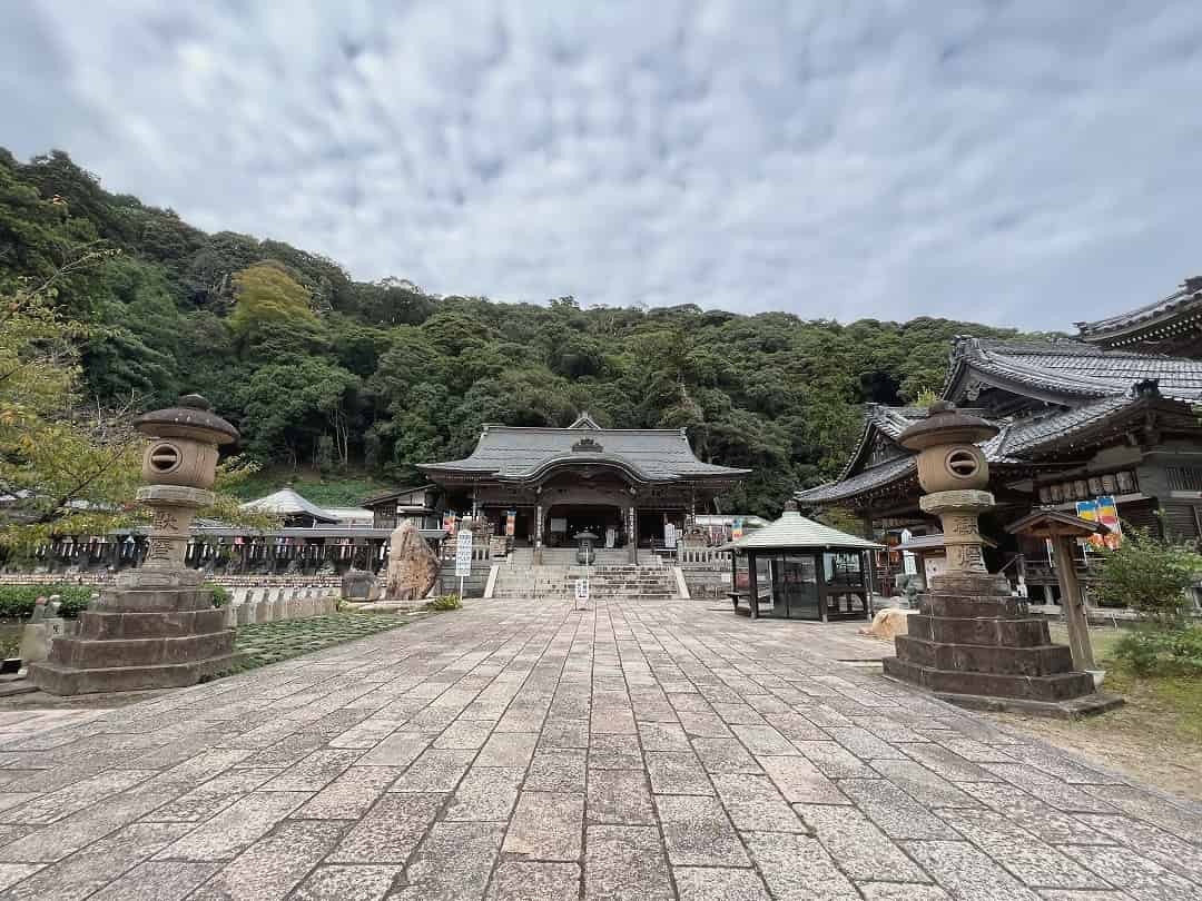 島根県出雲市にある目のお薬師さま、一畑薬師の境内