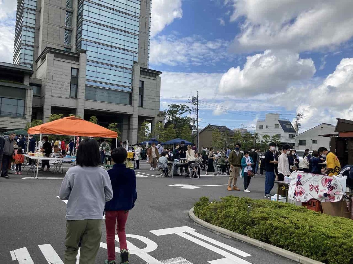 島根県松江市白潟本町商店街で開催していた「肉フェス×酒まつり」の様子