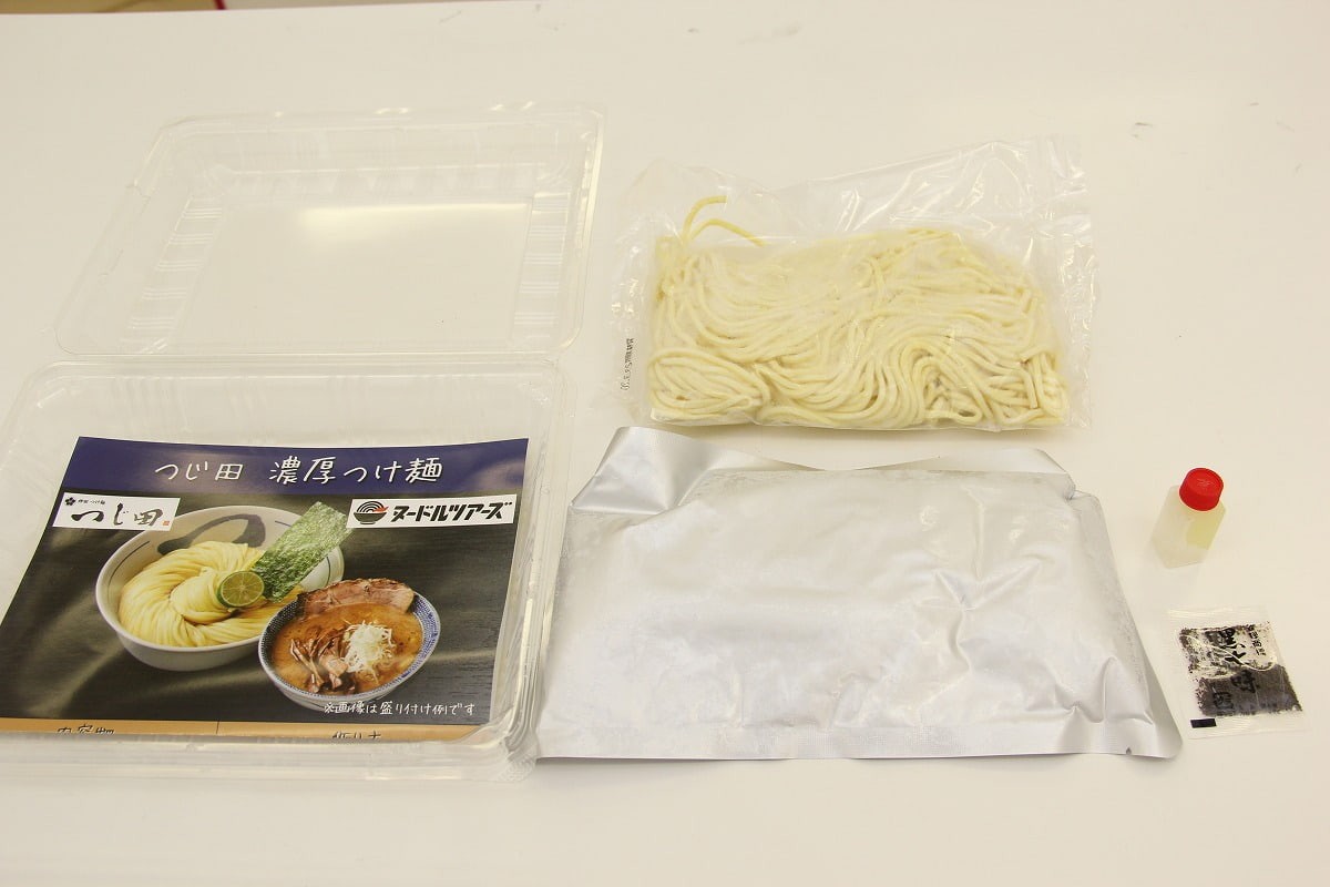 島根県出雲市『平田ショッピングセンター ViVA』に登場した冷凍ラーメン自販機『ヌードルツアーズ』の濃厚豚骨魚介つけ麺で有名な『つじ田』