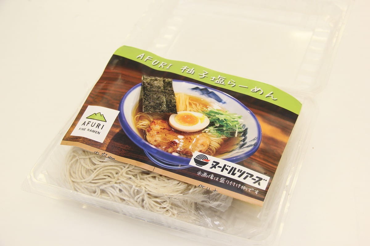 島根県出雲市『平田ショッピングセンター ViVA』に登場した冷凍ラーメン自販機『ヌードルツアーズ』の「AFURI」の柚子塩らーめん！